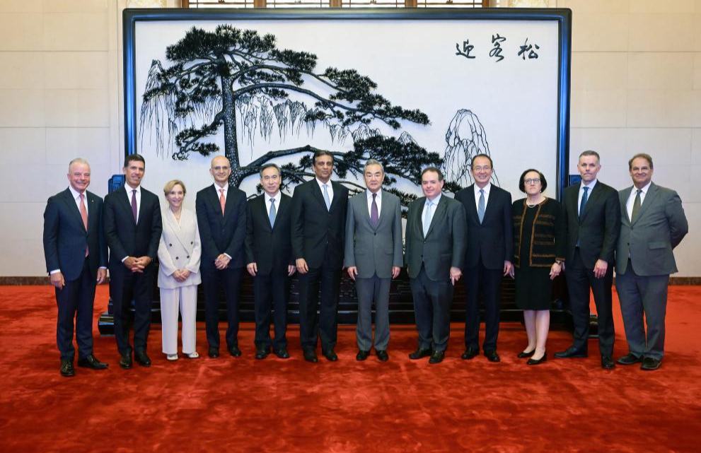 China y EEUU deben respetar los intereses fundamentales del otro y evitar conflictos, afirma canciller chino